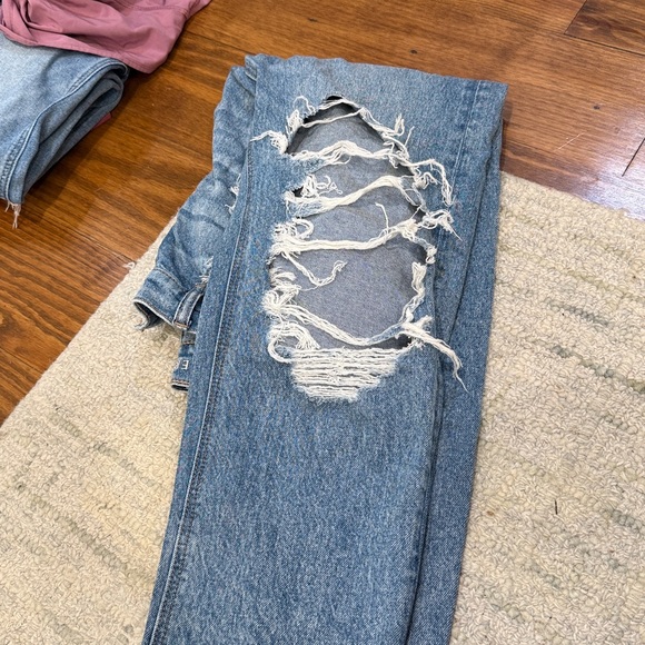 American Eagle Outfitters Light Blue Cropped Ankle Jeans - Picture 2 of 3